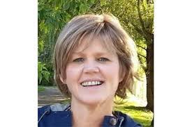 Cynthia Hanson's Instagram, Twitter & Facebook