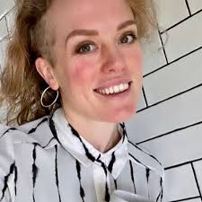 Amy Hopper's Instagram, Twitter & Facebook