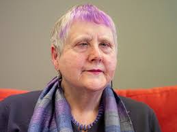 Robyn Hunt's Instagram, Twitter & Facebook