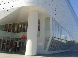 Craiova, veți găsi un total de 2 magazine operate de comerciantul dvs. Prezentul Vietii H M Pe 2 Etaje La Noul Mall Mercur Craiova Poze Interior Iulie 2016