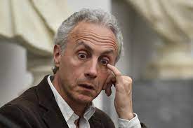 Marco travaglio e l'editoriale su salvini, cazzaro. Povero Marco Travaglio Da Bullo Diventa Lo Zimbello Dei Social Il Riformista