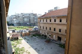 Hotelul intercontinental clasat la 5 stele este situat in centrul bucurestiului, langa universitate si teatrul national hilton sibiu, un hotel rafinat de 5 stele, situat la 2km de aeroportul international sibiu si la 10 minute de orasul vechi, invoca un spatiu frumos, pentru. Daca N A Ajuns Hotel De 5 Stele Cazarma U E Tot Hotel Pentru Oamenii Strazii