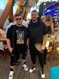 Locuința lui marian vanghelie, fostul primar al sectorului 5, din bucurești a fost prădată de hoți. Fiul Lui Vanghelie A Spart O GrÄƒmadÄƒ De Bani La Un Club De FiÈ›e Din Mamaia Imagini RevoltÄƒtoare