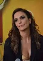 Ivete sangalo totaliza mais de 300 canções, já vendeu mais de 18 milhões de cópias e recebeu mais de 150 prêmios nacionais e internacionais, como o grammy la. Veja A Trajetoria Da Cantora Baiana Ivete Sangalo Noticias Bol