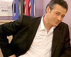 Tiyatrocu levent üzümcü, referandumda 'hayır' oyu kullanacak oyuncuların ve yapımcıların bunu dile 15 yıldır aç adam, 'ben neden 15 yıldır açım?' diye konuşmuyor. Levent Uzumcu Twitter Da Bir Garip Kiz Kavgasi