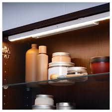 Mutfak tezgahını aydınlatmak için, mutfak dolabı 2 adet 5 metrelik iç mekan warm white led şerit aldım (fotoğraflarda ışık beyaz gibi görünüyor ama aslında bende mutfağımda led aydınlatma kullanacağım. Stotta Led Li Aydinlatma Seridi Beyaz 72 Cm