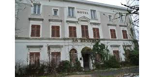 Abandoned Hotel La Regence Meyzieu France En 2020 Regence Hotel Urbex