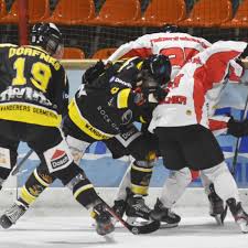 Der sportlicher leiter der münchner vorstädter markus wiesheu zeigt sich von der aktuellen. Eishockeyspiel Der Germeringer Wanderers Gegen Den Ev Furstenfeldbruck Furstenfeldbruck