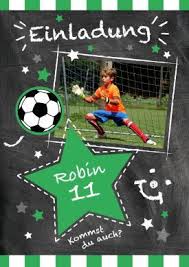 Trendy Einladungskarte Fur Kleine Kicker Zum 11 Geburtstag Mit Fussball Und Foto Kindergeburtstag Fussball Fussball Geburtstag Einladungskarten Kindergeburtstag