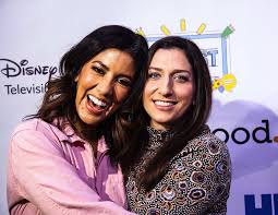 Jake gets ready to interrogate a devious dentist. Gefallt 35 7 Tsd Mal 97 Kommentare Stephanie Beatriz Stephaniebeatriz Auf Instagram A Glorious Ni Stephanie Beatriz Chelsea Peretti Brooklyn Nine Nine