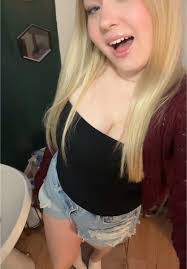 Leah Busby's Instagram, Twitter & Facebook