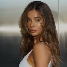 Eva Bowles's Instagram, Twitter & Facebook