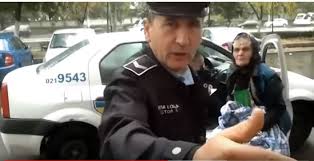 Maybe you would like to learn more about one of these? Politia Locala Amendeaza O Batranica Sarmana Care Vindea Zarzavaturi Reactia Politistilor Atunci Cand Vad Ca Sunt Filmati Stirilernl Com