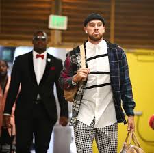 After seeing him at the 2018 espys on wednesday i was reminded of one thing: 51 2k Likes 631 Comments Travis Kelce Killatrav On Instagram Flick Me Up Well Dressed Men Travis Kelce Street Wear
