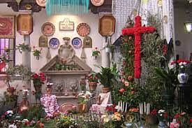 Al menos todos portamos una cruz. Dia De La Cruz In Granada Celebrations History And Traditions