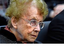Zugleich bat er, die privatsphäre der bundeskanzlerin und ihrer familie zu achten. Herlind Kasner Angela Merkels Mutter Ist Tot