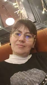 Where are the women who DON'T wear makeup daily? I need to find my people.  Let's normalize it and support each other like sisters here and