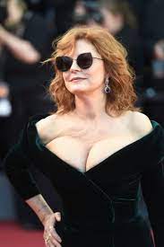 Susan Sarandon Cannes 2017 - Susan Sarandon Boobs Red Carpet