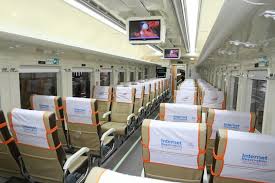 Kini, seluruh kereta kelas bisnis di indonesia telah dilengkapi dengan penyejuk udara (ac).jumlah kursi dalam kereta campuran lebih banyak dibandingkan kereta api eksekutif yaitu sebanyak 64 penumpang, namun masih lebih sedikit dibandingkan kereta ekonomi yang kapasitasnya sebanyak 80. Tips Naik Kereta Api Kelas Ekonomi Premium Dengan Nyaman