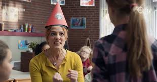 The series the lice mother was broadcast in 2018 and 2019 and attracted many millions of viewers every week. Luizenmoeder Film Eerder Dan Verwacht In De Bioscoop Show Ad Nl