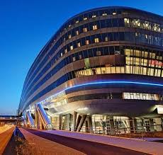 Frankfurt airport (fra), 12km away, is quick to reach by road or rail. Hotel Holiday Inn Express Frankfurt Messe Frankfurt Trivago Com