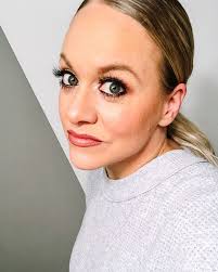 Bethany Jackson Crews (@inspirethebrush) • Instagram photos and videos