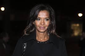 L Amour Est Dans Le Pre D Anciens Candidats Prennent La Defense De Karine Le Marchand En 2020 Karine Le Marchand Le Pre Mauvaise Semaine