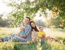 Cute Family Of Four Poses By Alexandria Shea Photography Poses Family Family Picture Poses Family Photo Pose