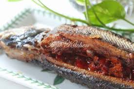 Assalamualaikum sahabat ku hari aku masak sambal santan ikan paten.ini masakan sangat lezaat.di coba di rumah ya. Azie Kitchen Ikan Cencaru Sumbat Sambal Malay Food Food Sambal