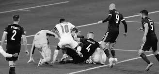 Scottish footballer gallacher shoots during a match between england and scotland. V70i8gzww Gb6m