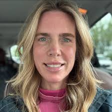 Looking for some holy grail skin care 😍 I have sensitive skin (essential  oils included) Thanks 🫶🏽