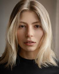 I'm honored to call this gorgeous gal my cousin!! Bené was a camera magnet!  #seniorportraits #ss