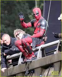 Mit ihren anmeldedaten können sie bequem unseren online kundenservice nutzen. Wie Viel Kann Ryan Reynolds Durch Die Deadpool Maske Sehen Quora