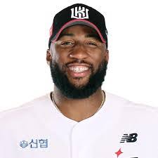 Mel Rojas's Instagram, Twitter & Facebook