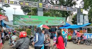 Berikut adalah salah satu rute menuju lokasi perusahaan dan pabrik di sukabumi jawa barat: Serunya Berburu Takjil Di Pasar Ngabuburit Cisaat Sukabumi