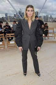 Christmas 2021 At Soko Blasser Vineyard Emilia Clarke Vanessa Kirby Soko Stun At Alexander Mcqueen Fashion Show In London Photo 4642696 Emilia Clarke Hannah Redmayne Honor Swinton Byrne Lara Stone Soko Vanessa Kirby Yahya Abdul Mateen Ii