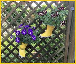 Blumen In Gummistiefeln Upcycling Fur Den Garten Zum Nahen In Den Keller