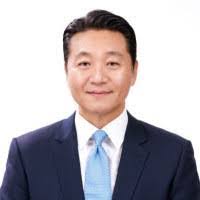 Thomas Ryu's Instagram, Twitter & Facebook