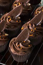 Chocolate Orange Cupcakes Topped With Chocolate Orange Buttercream A Slice Of Chocolate Orange And Chocolate Orange Cupcakes Orange Cupcakes Chocolate Recipes
