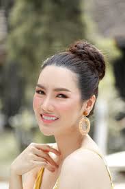 Hair buns ideas for a party. Hair Bun 16 Different Ways To Create This Updo