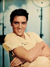 Der king wurde unter dem namen elvis aron presley geboren und war das einzige überlebende kind von vernon elvis (* 19. Huftschwung Und Haartolle Alles Uber Den King Elvis Presley