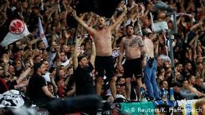 Nach 1994 und 2008 haben die fans der eintracht zum dritten mal die initiative united colors of frankfurt ausgerufen. Eintracht Frankfurt A Perfectly Balanced Club Sports German Football And Major International Sports News Dw 18 04 2019