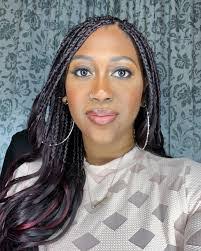 Sara Cerda's Instagram, Twitter & Facebook