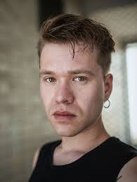 Dennis Grell's Instagram, Twitter & Facebook