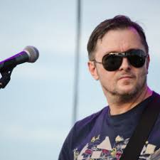 Stream Andy Roll music