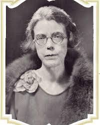 Bernice Hoover's Instagram, Twitter & Facebook