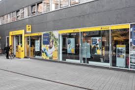 Die deutsche post gibt es schon lange, die postbank erst seit 1994. Hamburger Wochenblatt Postbank Verlasst Die Hoheluftchaussee Filiale Wird Zum Ende Des Jahres Geschlossen Von Christian Hanke Hoheluft Wieder Macht Eine Postfiliale Dicht Jetzt Trifft Es Die Post An Der Hoheluftchaussee Sie