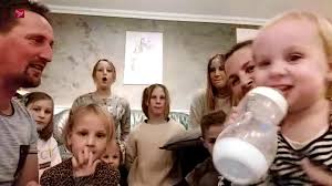 Beide gezinnen van een huis vol hebben ieder twaalf kinderen die nog allemaal thuis wonen. Familie Jelies Opnieuw Te Zien In Een Huis Vol Youtube
