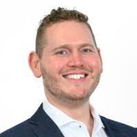 Damien Rowe's Instagram, Twitter & Facebook