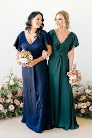 Cuci atau bersihkan bersih satin baju dan lembar? Inspirasi Model Dress Untuk Para Bridesmaid Dengan Bahan Satin